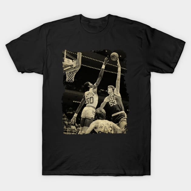 Mark Eaton vs Ralph Sampson, Two Monsters Battling in The Paint T-Shirt by Omeshshopart